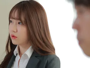 Cực khoái xuất tinh cực độ rất gợi cảm và thú vị, và cô ấy xuất tinh một lần mỗi phút. Buồn cười!
