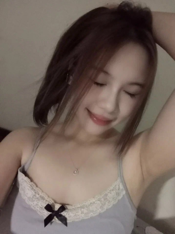 Một gái mại dâm Hàn Quốc lén chụp ảnh ông chủ ~ quan hệ với Xiru, một cô giáo mẫu giáo dễ thương mới bước vào xã hội, thích cười, đã bị bắt gặp đang chụp ảnh lén và phải chấm dứt quan hệ tình dục...